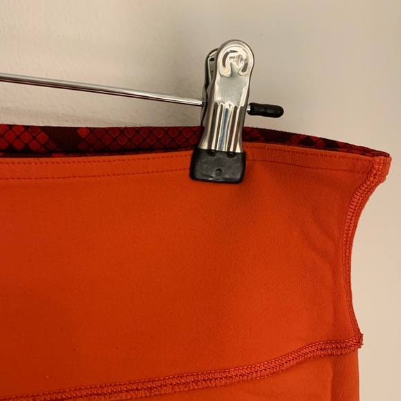 Lululemon reversible yoga cropped pants. - Picture 5 of 5